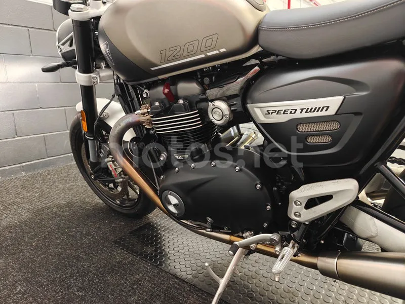 Triumph Speed Twin 1200 - Vista 19