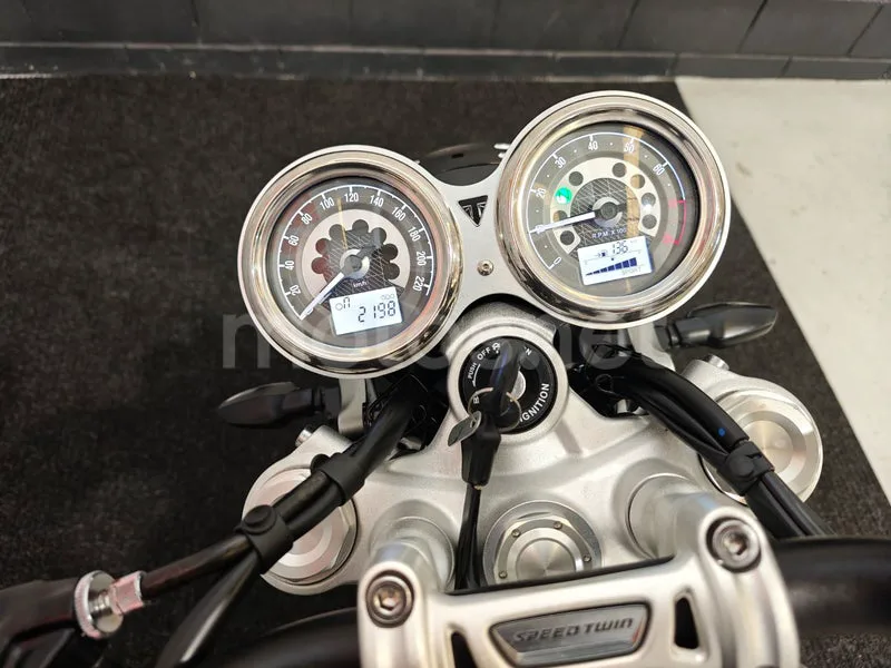 Triumph Speed Twin 1200 - Vista 8