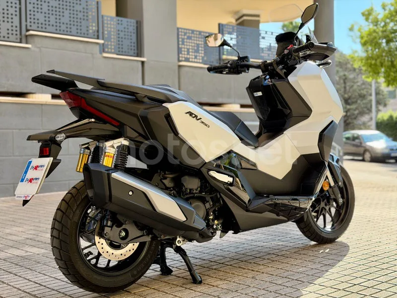 Honda ADV350 - Vista 14