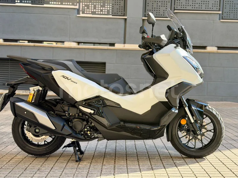 Honda ADV350 - Vista 15
