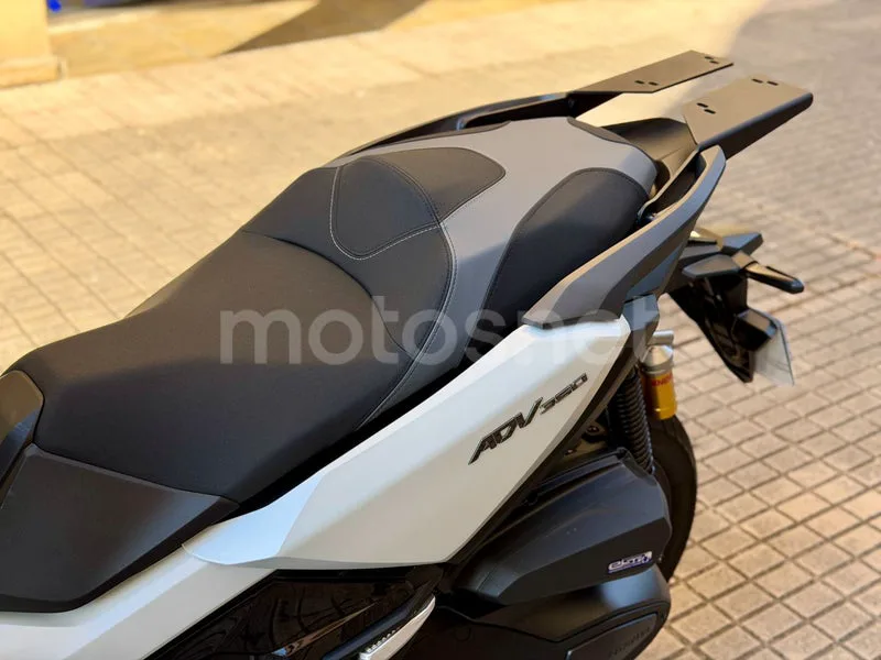 Honda ADV350 - Vista 16