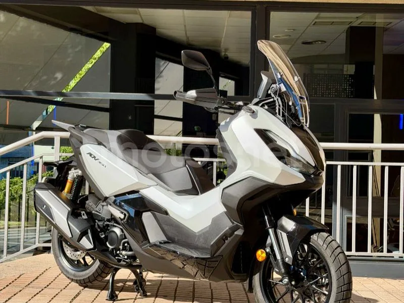 Honda ADV350 - Vista 23