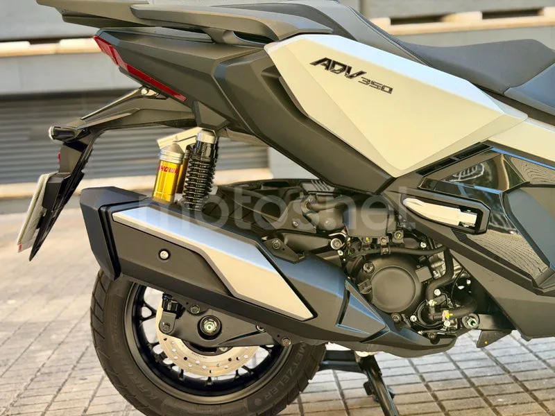 Honda ADV350 - Vista 26