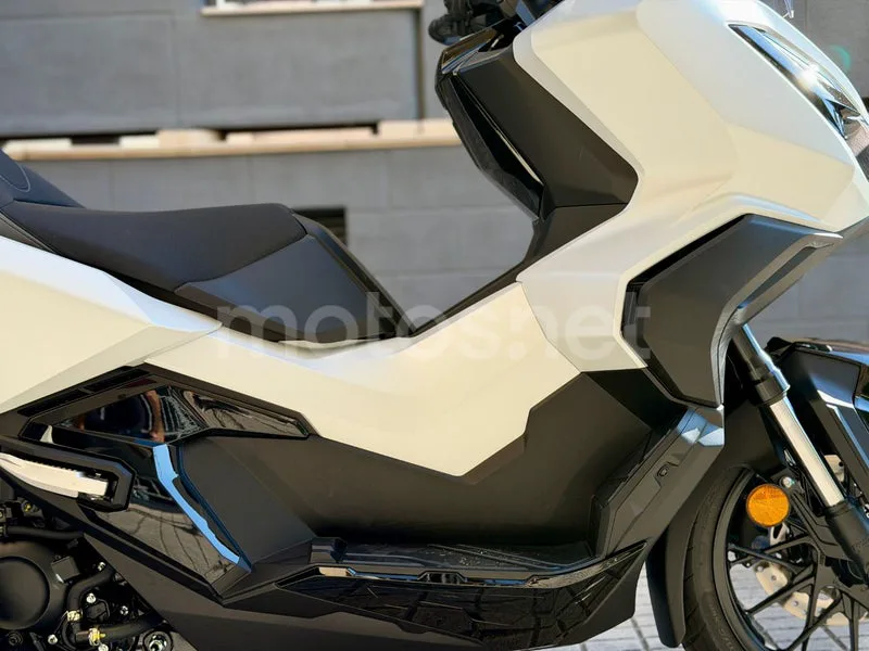 Honda ADV350 - Vista 29