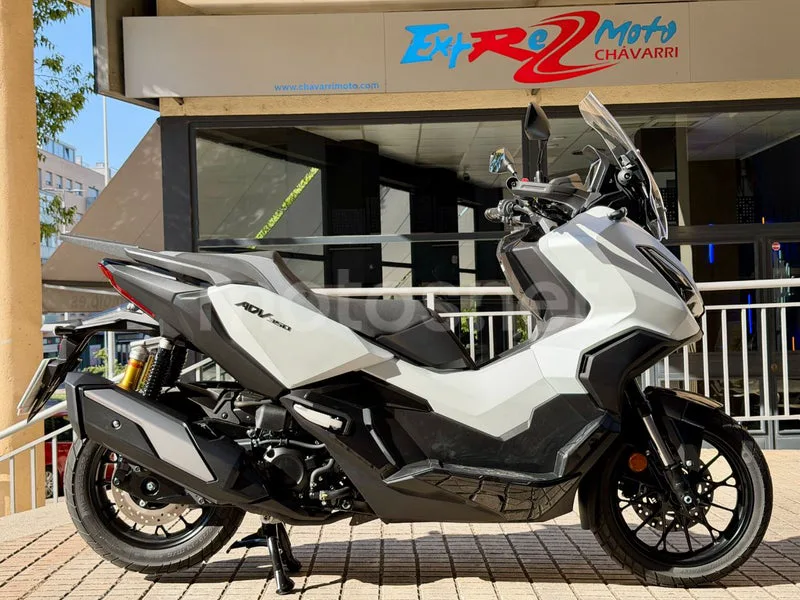 Honda ADV350 - Vista 4