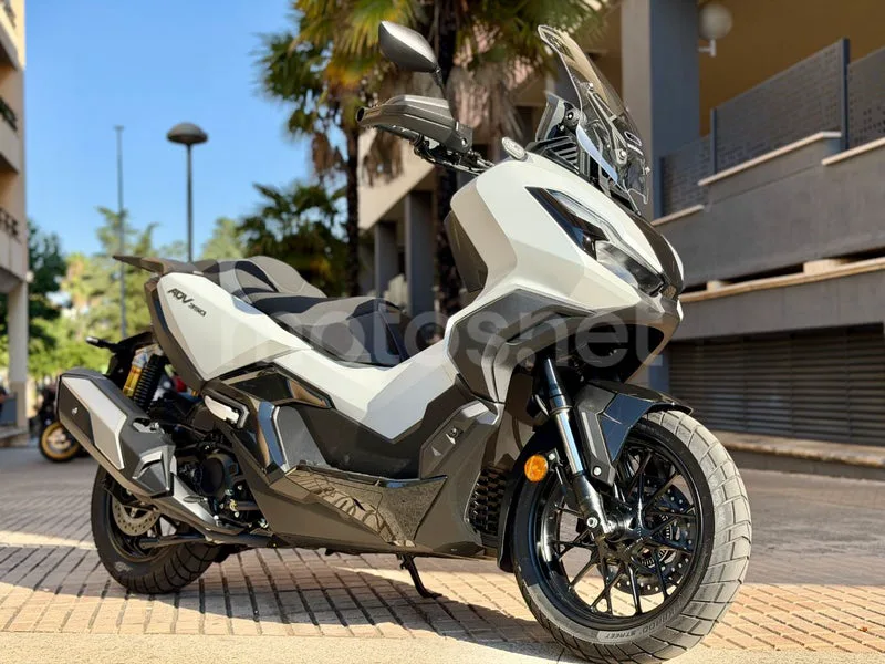 Honda ADV350 - Vista 32