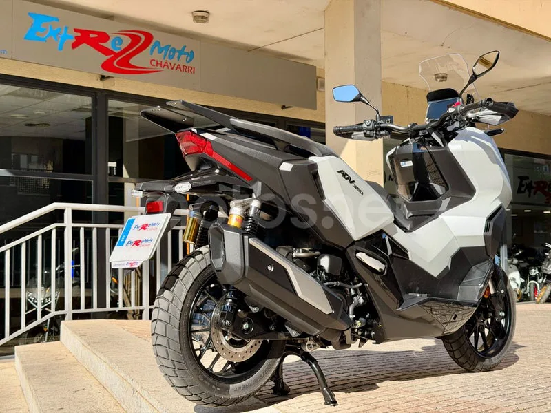 Honda ADV350 - Vista 5