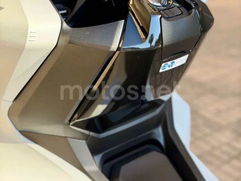 Honda ADV350 - Vista 41