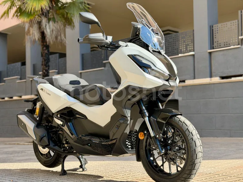 Honda ADV350 - Vista 6