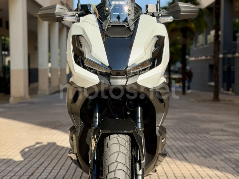 Honda ADV350 - Vista 10