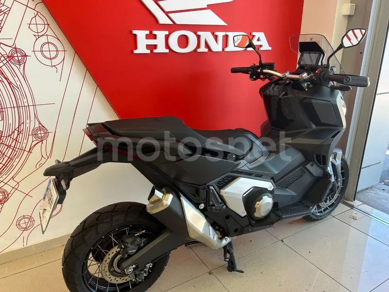 Honda X-ADV - Vista 7