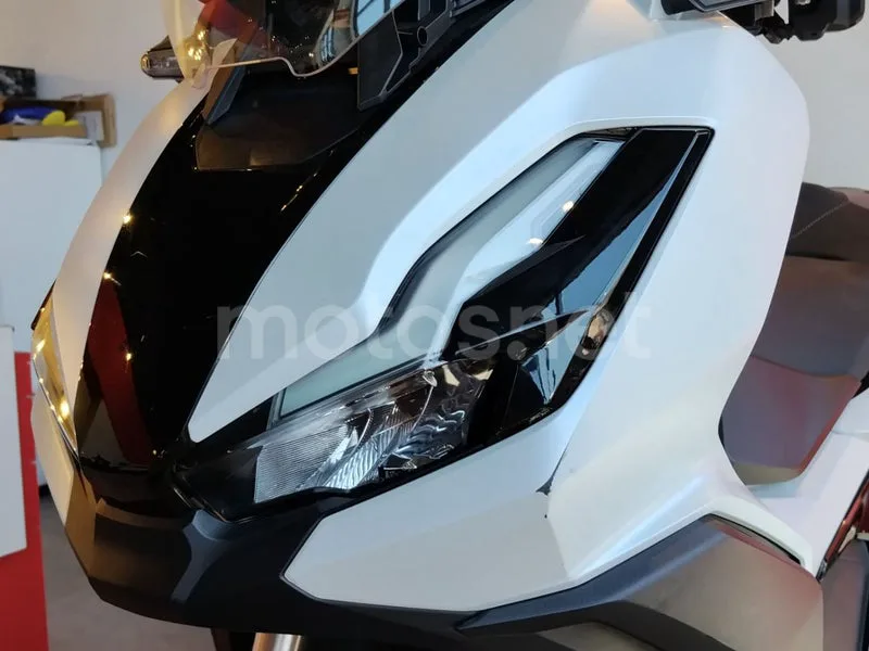 Honda ADV350 - Vista 12