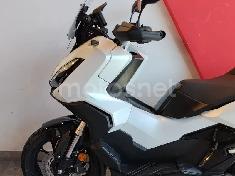 Honda ADV350 - Vista 14