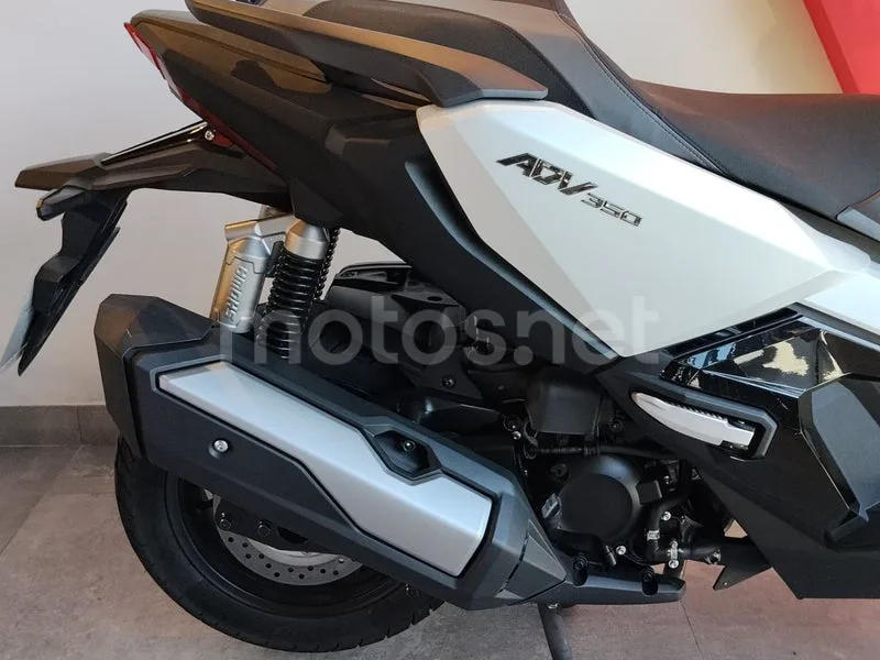 Honda ADV350 - Vista 17