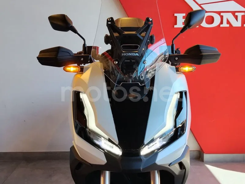 Honda ADV350 - Vista 5