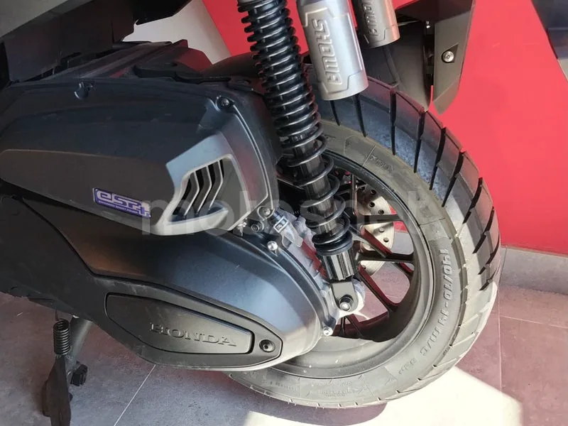 Honda ADV350 - Vista 8