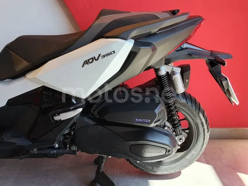 Honda ADV350 - Vista 9