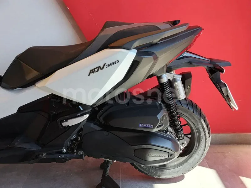 Honda ADV350 - Vista 10