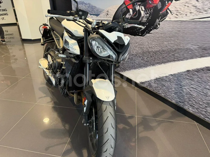 Triumph Street Triple 765 9000 € 2025 Valencia - 1