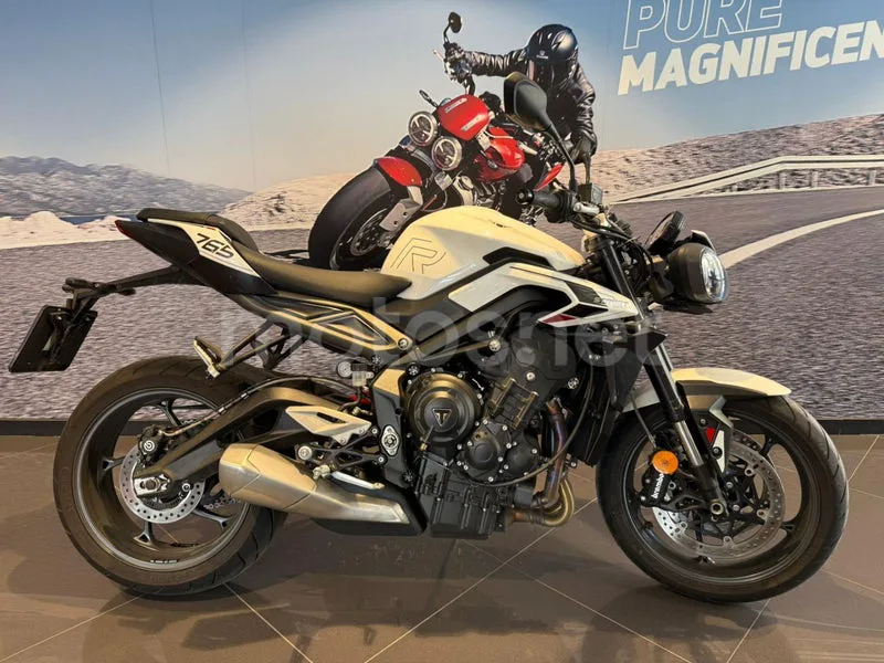 Triumph Street Triple 765 - Vista 3