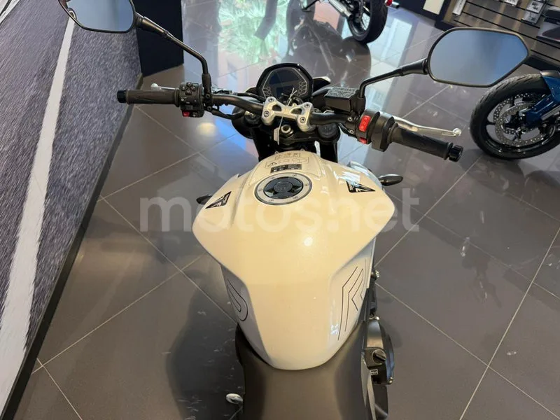 Triumph Street Triple 765 - Vista 4