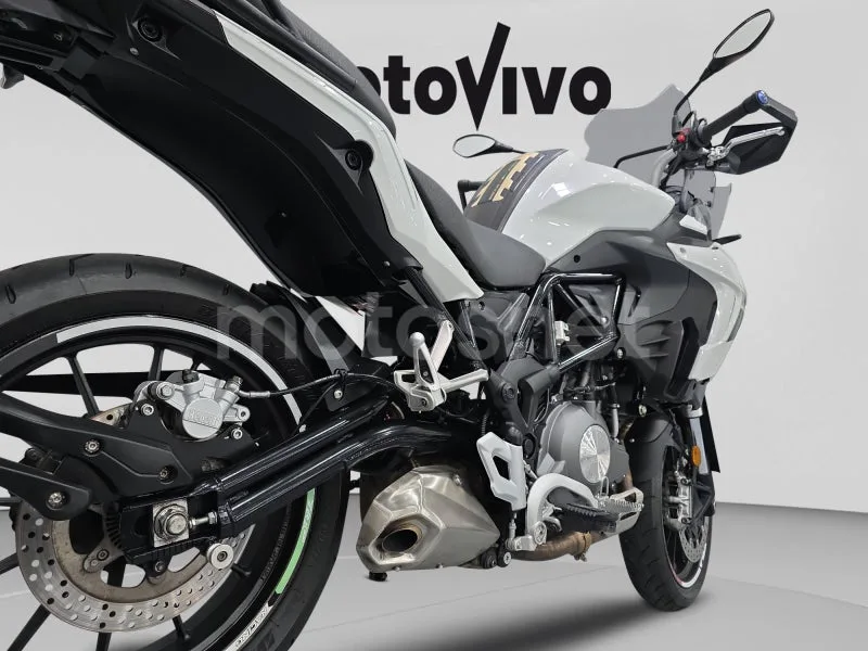 Benelli TRK 502 - Vista 8