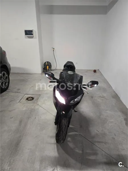 Honda CBR1000RR Fireblade - Vista 3