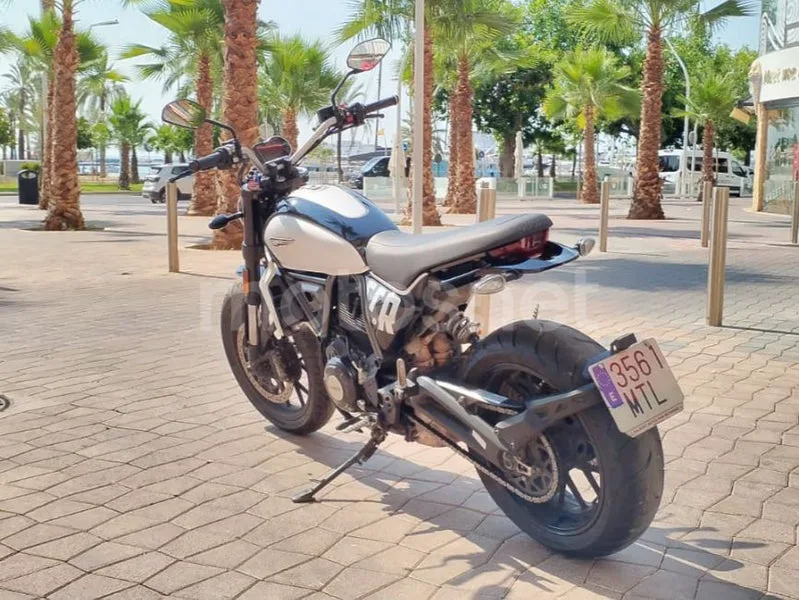 Ducati Scrambler - Vista 3