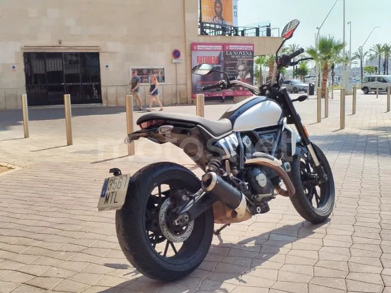 Ducati Scrambler - Vista 5