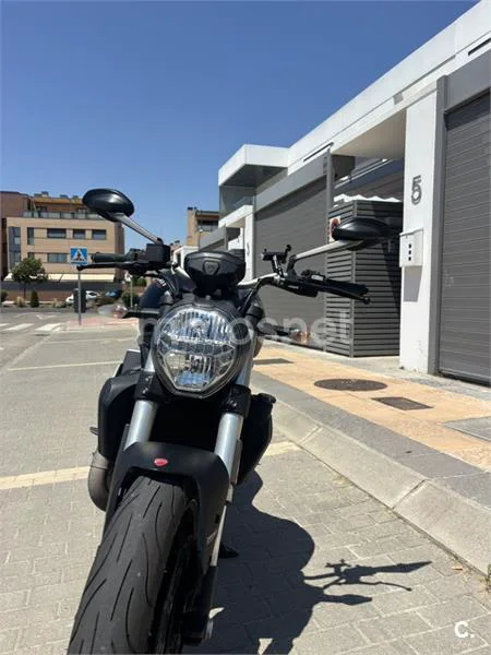 Ducati Monster 821 - Vista 3