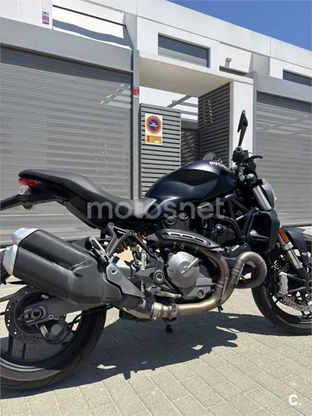 Ducati Monster 821 - Vista 4