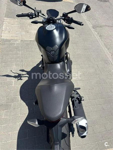 Ducati Monster 821 - Vista 8