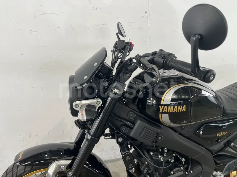Yamaha XSR125 - Vista 17