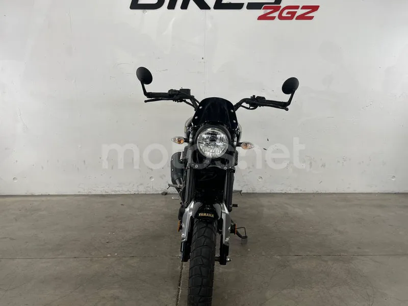 Yamaha XSR125 - Vista 4