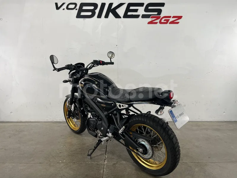 Yamaha XSR125 - Vista 6