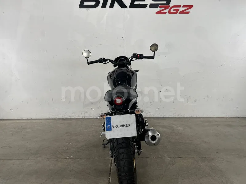 Yamaha XSR125 - Vista 7