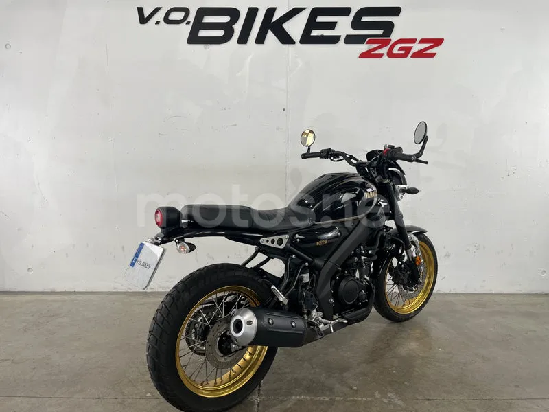 Yamaha XSR125 - Vista 8