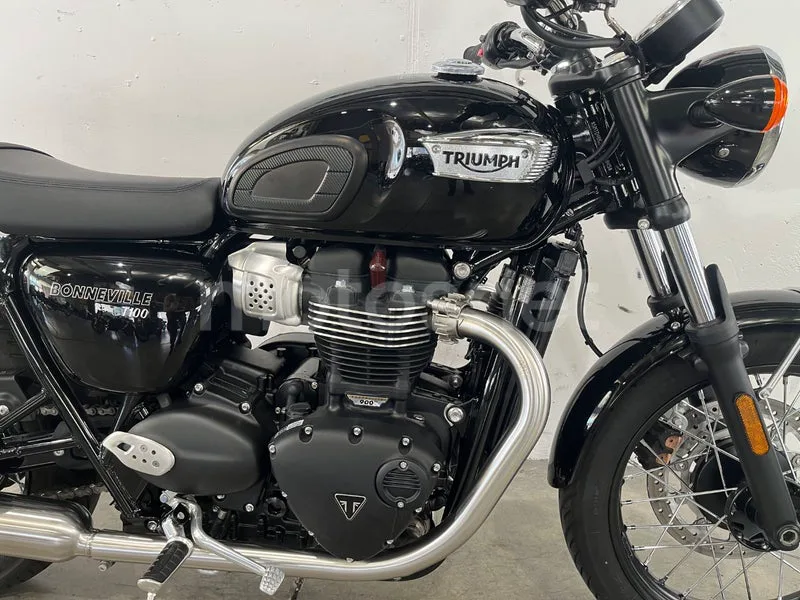 Triumph Bonneville T100 - Vista 12