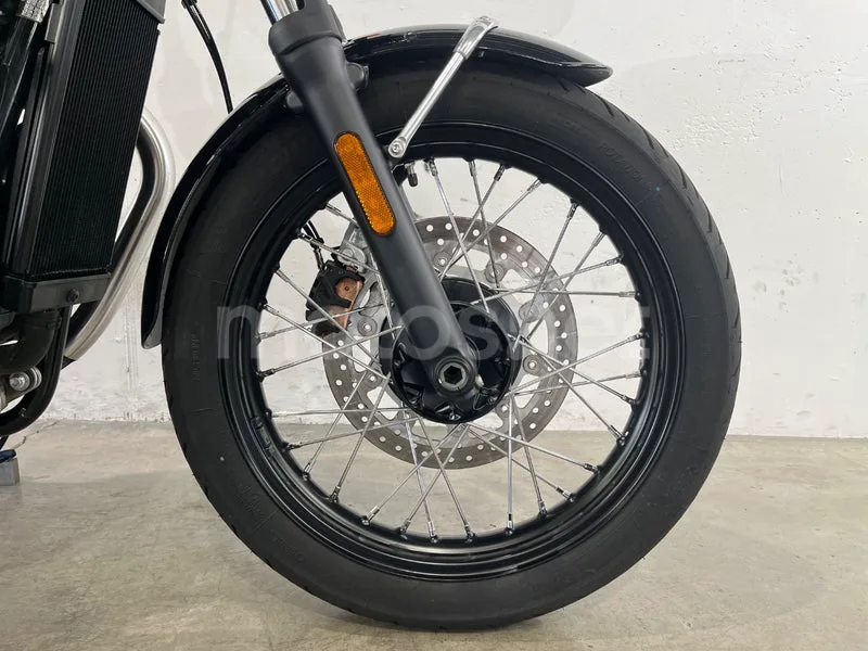 Triumph Bonneville T100 - Vista 13