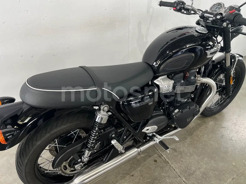 Triumph Bonneville T100 - Vista 16