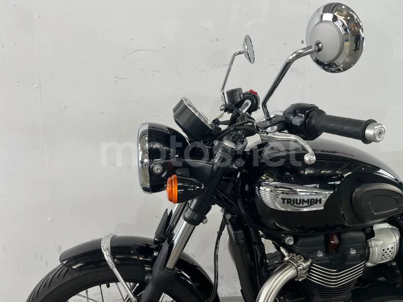 Triumph Bonneville T100 - Vista 17