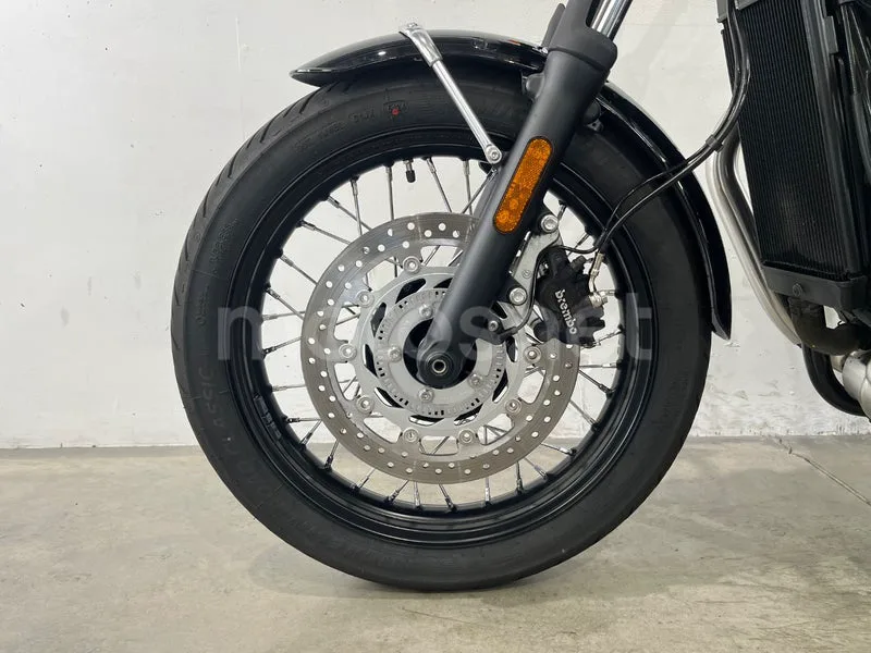 Triumph Bonneville T100 - Vista 18