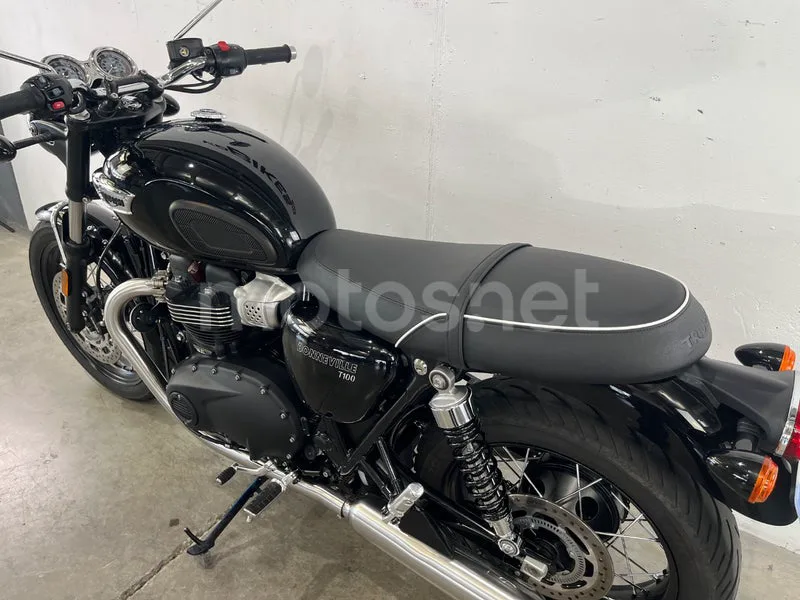 Triumph Bonneville T100 - Vista 22