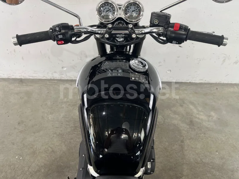 Triumph Bonneville T100 - Vista 9