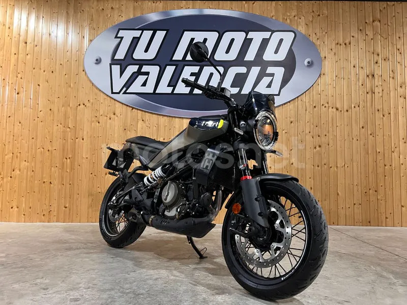Husqvarna Svartpilen 401 3800 € 2024 Valencia - 2