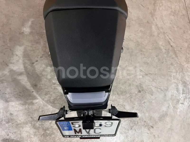 Husqvarna Svartpilen 401 - Vista 11
