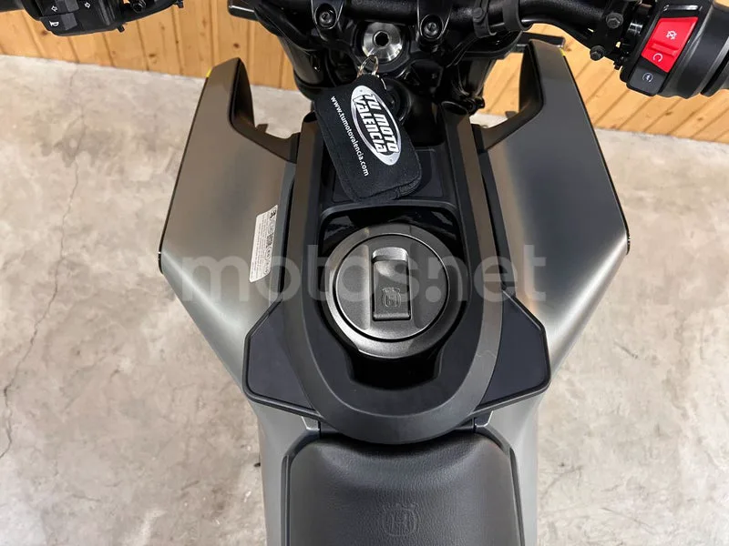Husqvarna Svartpilen 401 - Vista 13