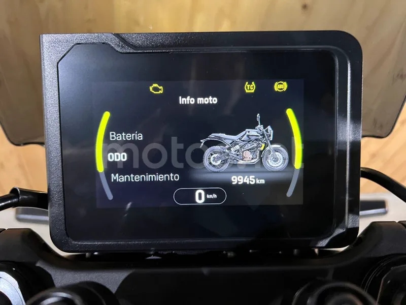 Husqvarna Svartpilen 401 - Vista 19