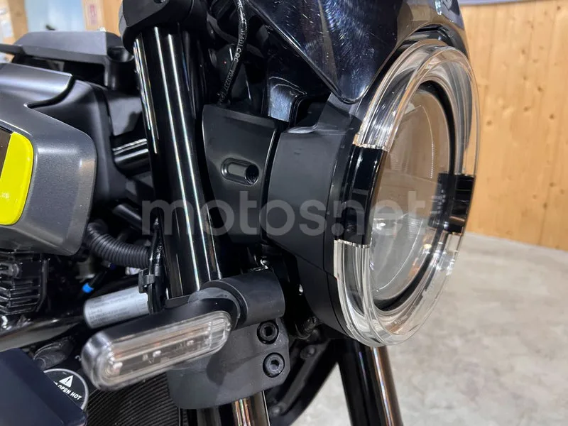 Husqvarna Svartpilen 401 - Vista 26