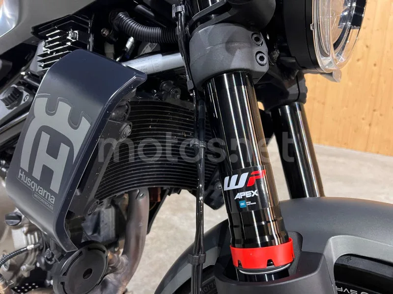 Husqvarna Svartpilen 401 - Vista 27